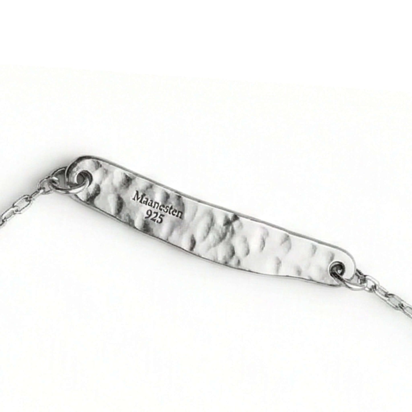 Albi armband i hamrat sterlingsilver från Maanesten