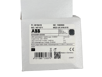 LED-universaldimmer SAGA i vit kartong med etikett från ABB