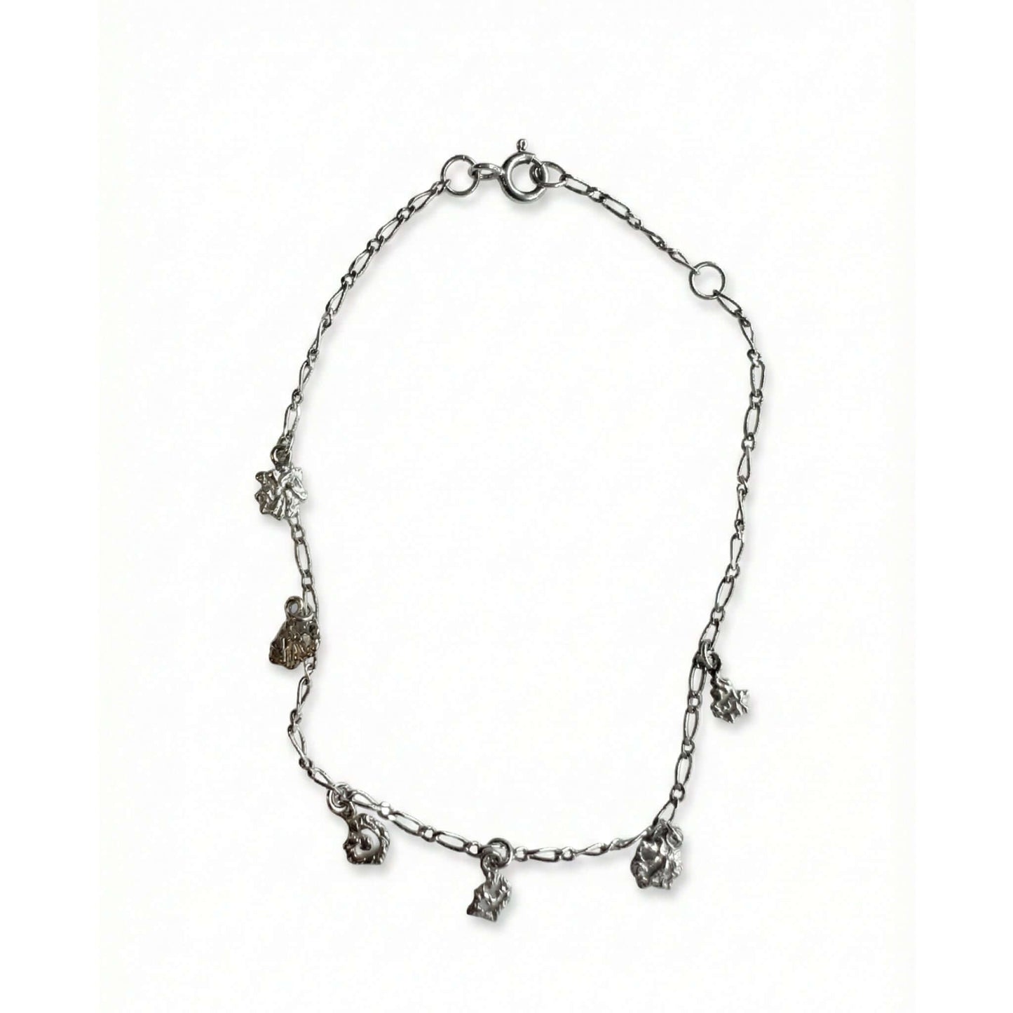 Armband med berlocker i silver från Maanesten