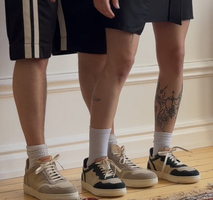 BAFARAD svart mockasneaker stylad i vardagsoutfit