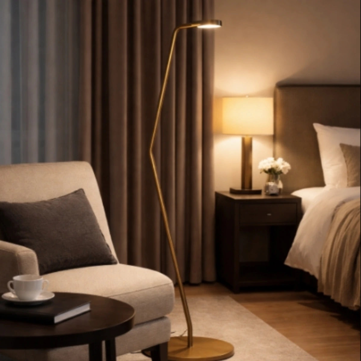 Frandsen Cap LED golvlampa i mässing – vy 2