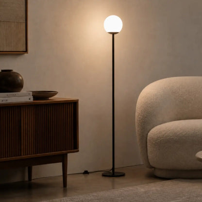 Frandsen Globe golvlampa i opalglas – vy 2