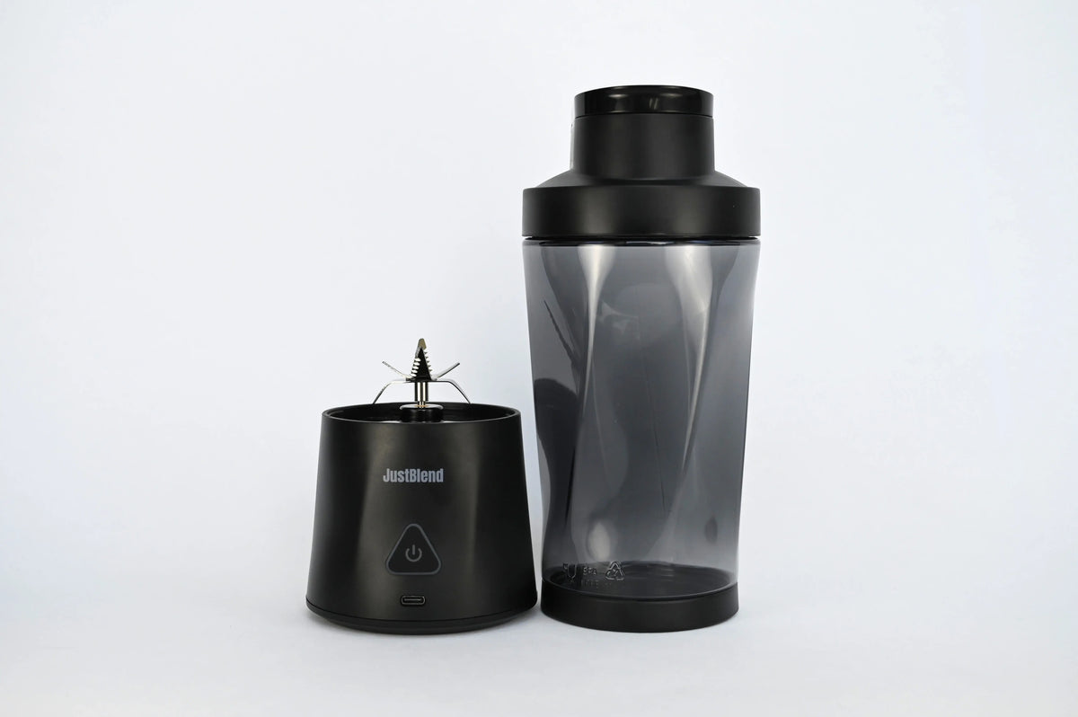 Portabel smoothie blender 700 ml i svart, isärtagen med motorbas, blad och flaska