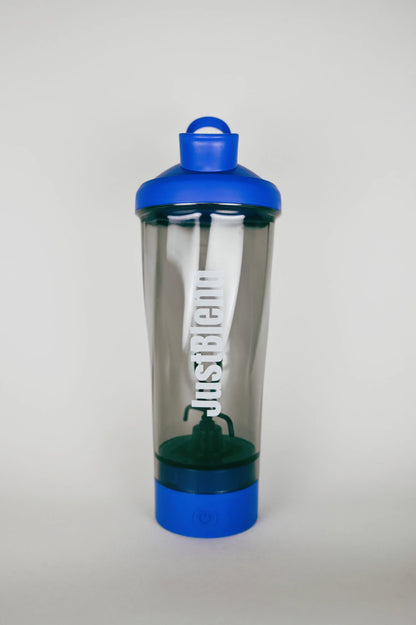 Elektrisk proteinshaker 600 ml i blått, framifrån
