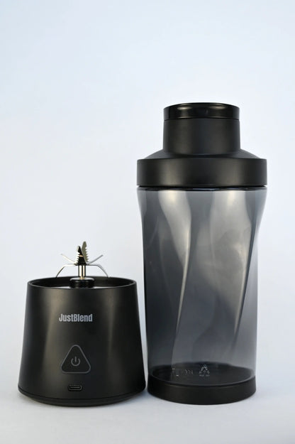 Elektrisk proteinshaker 600 ml i svart, isärtagen med motordel och lock