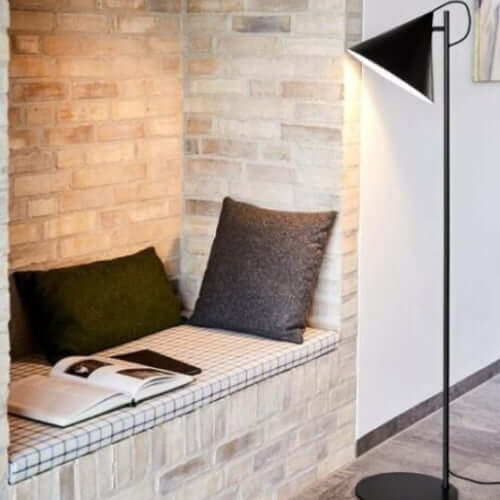Frandsen Benjamin Golvlampa 141cm svart modern inredning