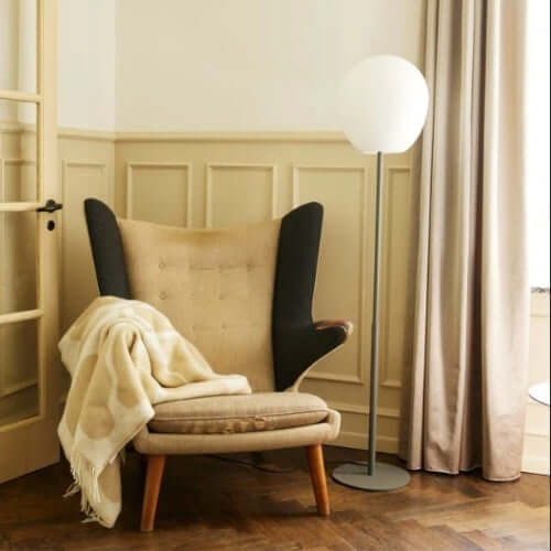 Halo Design Golvlampa Wrong 32cm matt gra opalglas vinkel