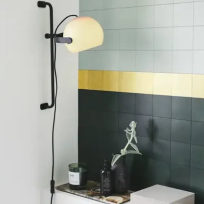 Halo Design Vagglampa D.C Long 18cm svart vit miljo