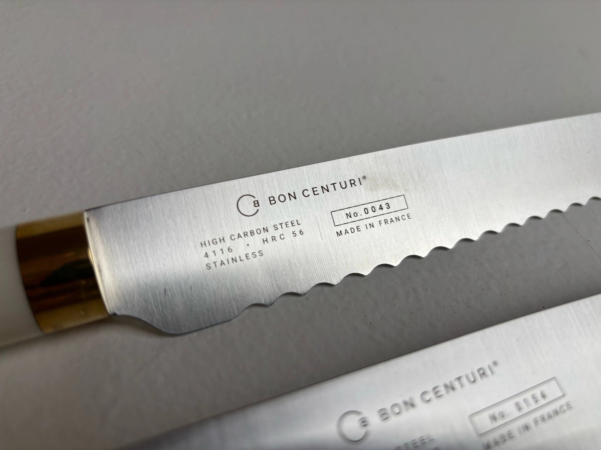 Kockknivserie Oyster White med vita handtag